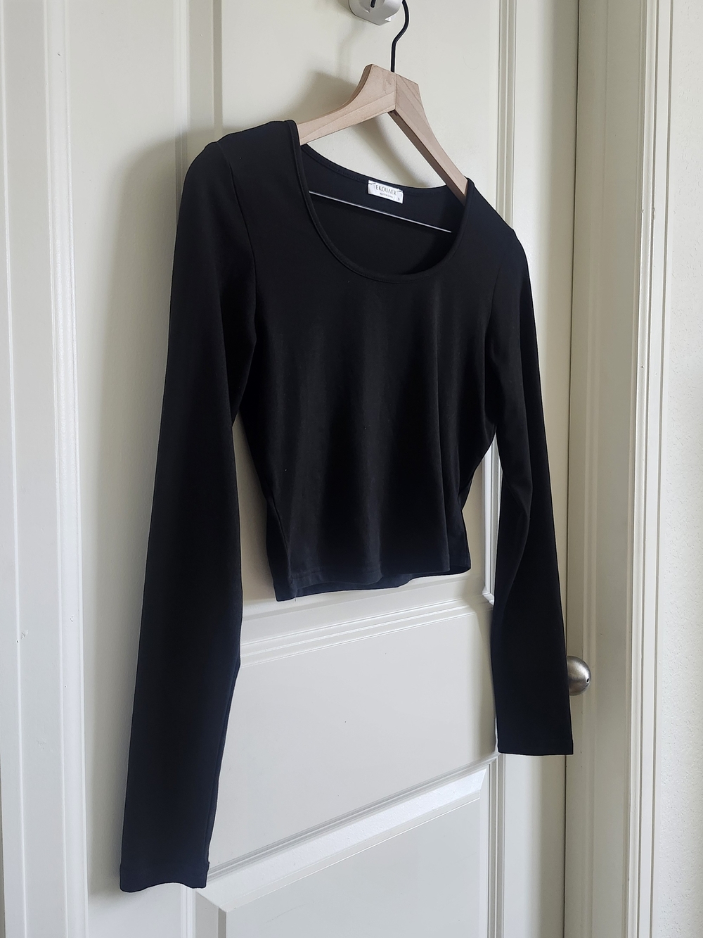2 Long Sleeve Crop Tops - Picture 7 of 12